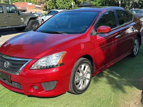 Used 2013 Nissan Sentra SR w/ Premium Pkg FWD image 3