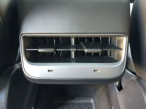 Used 2020 Tesla Model Y Long Range image 17