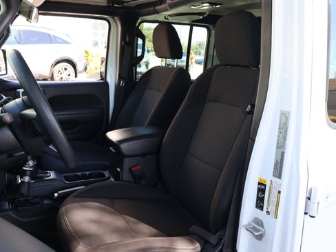 Used 2022 Jeep Wrangler Unlimited Sport AWD/4WD image 2