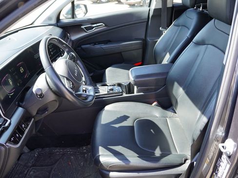 Certified 2024 Kia Sportage EX image 4