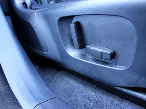 Used 2019 Land Rover Range Rover Velar image 28