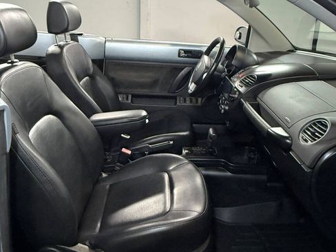 Used 2009 Volkswagen Beetle Convertible FWD image 10