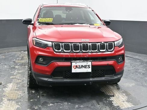 Used 2024 Jeep Compass Latitude image 4