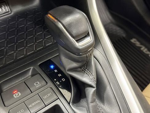 Used 2019 Toyota RAV4 XLE Premium FWD image 16