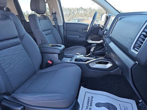 Used 2024 Nissan Frontier SV w/ SV Convenience Package image 11