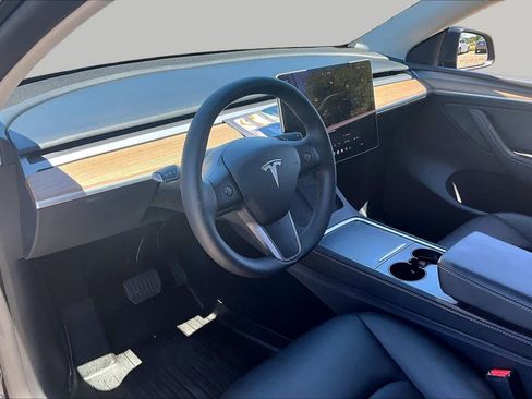 Used 2025 Tesla Model Y Long Range AWD/4WD image 17