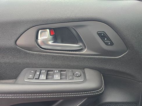 New 2026 Chrysler Pacifica Select image 10