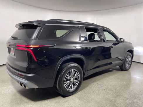 Used 2026 Chevrolet Traverse LT w/ Driver Confidence Package FWD image 3