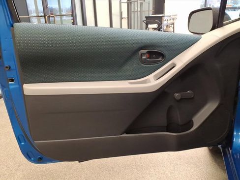 Used 2007 Toyota Yaris 2-Door Hatchback image 11