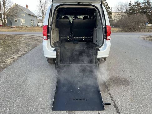 Used 2019 Dodge Grand Caravan SE FWD image 27