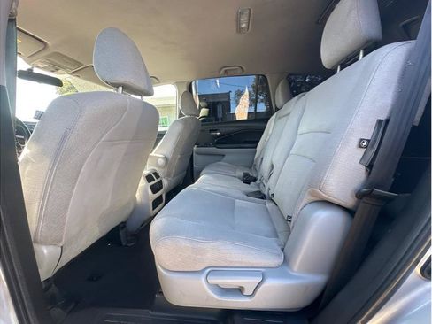 Used 2017 Honda Pilot LX image 13