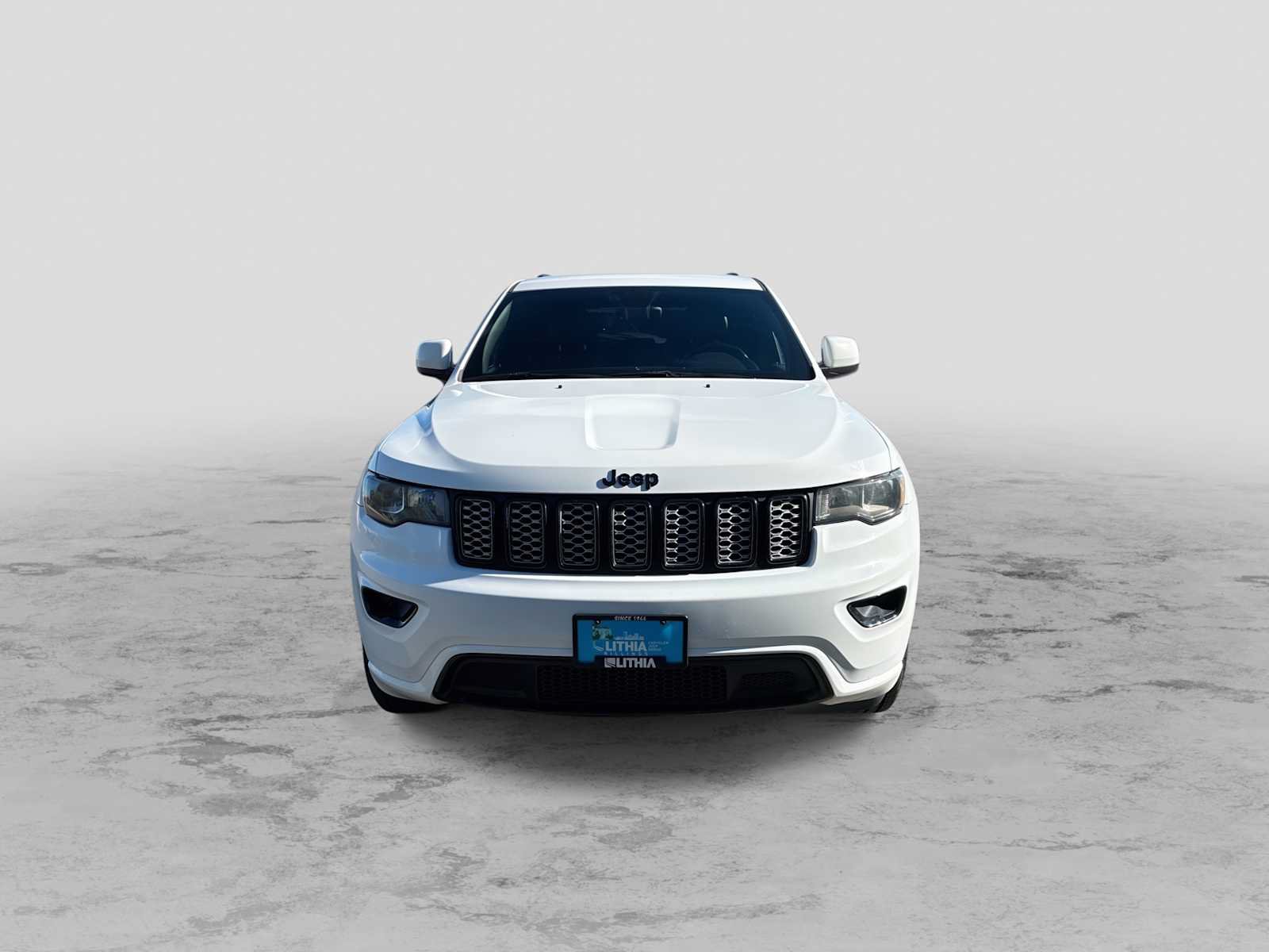 Used 2018 Jeep Grand Cherokee Altitude AWD/4WD image 3