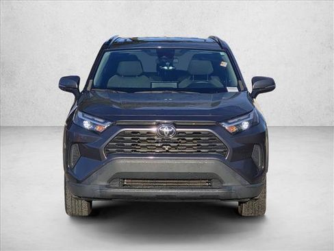 Used 2022 Toyota RAV4 XLE w/ Convenience Package FWD image 2