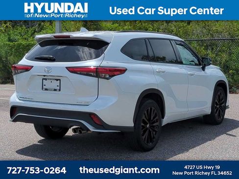 Used 2023 Toyota Highlander XSE AWD/4WD image 4