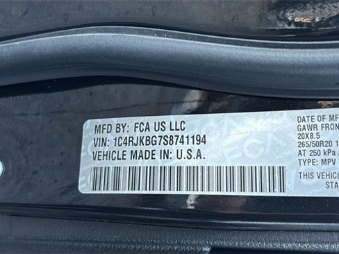 Used 2025 Jeep Grand Cherokee L Limited w/ Luxury Tech Group II image 35