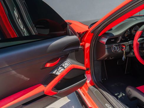 Used 2018 Porsche 911 GT2 RS RWD image 66
