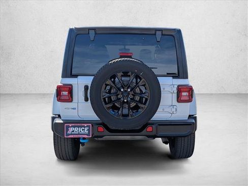 Used 2023 Jeep Wrangler Unlimited Sahara w/ Cold Weather Group AWD/4WD image 7
