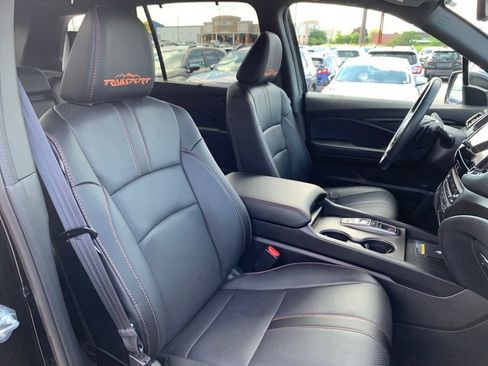 Used 2025 Honda Passport TrailSport image 25