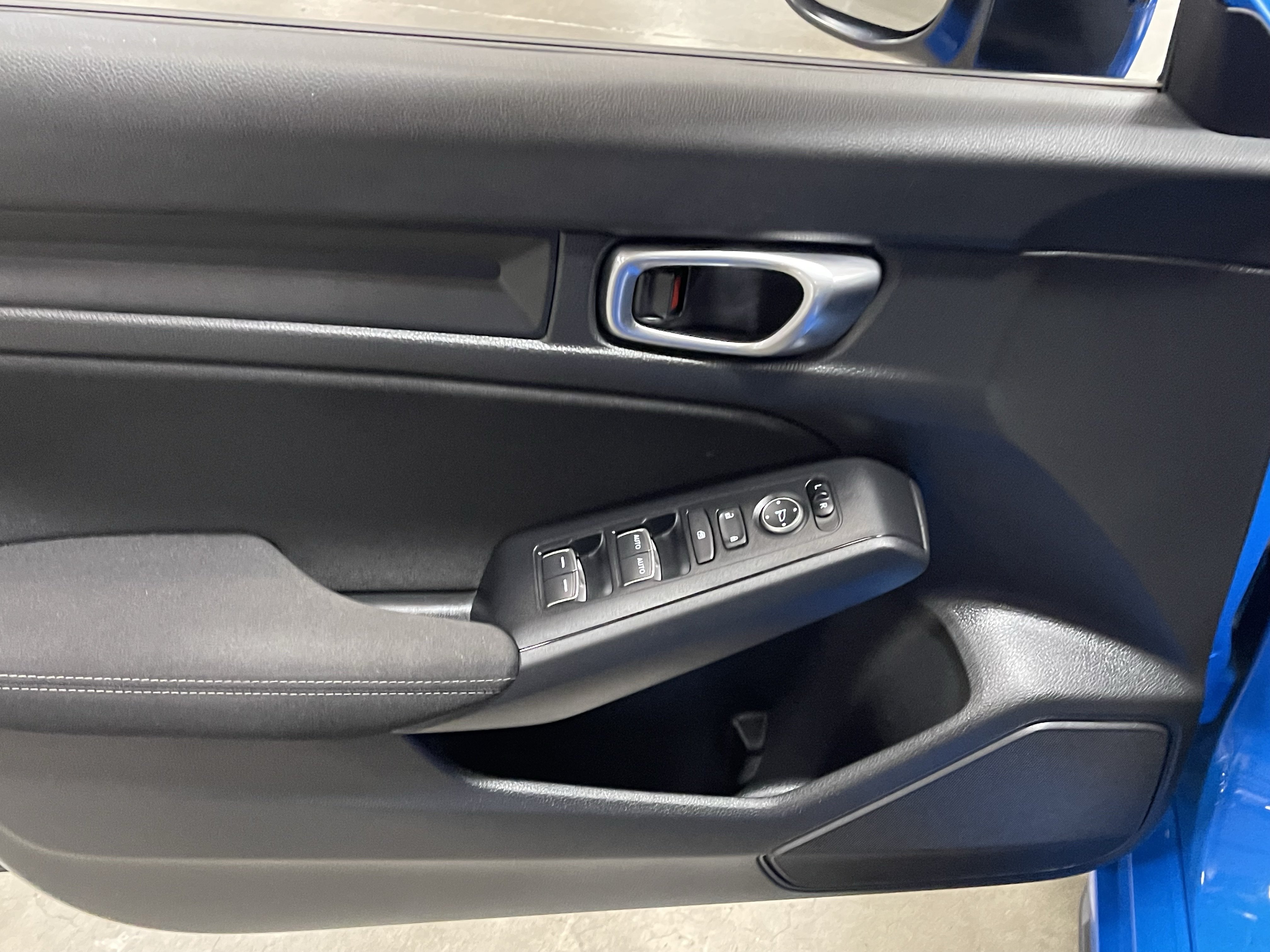Used 2023 Honda Civic Sport image 17