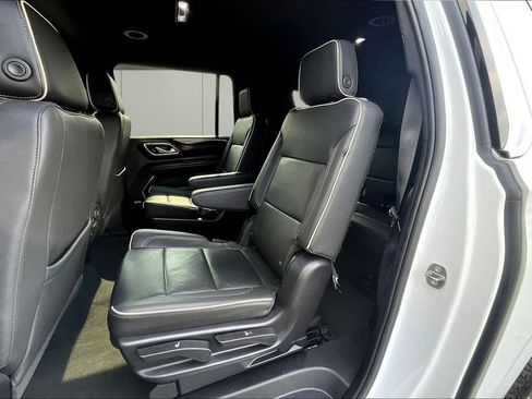 Used 2023 Chevrolet Suburban Premier AWD/4WD image 21