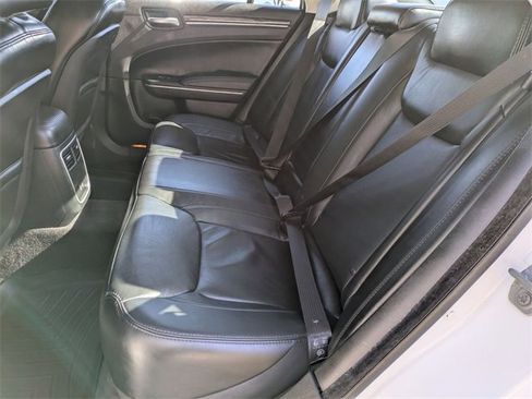 Used 2016 Chrysler 300 Limited image 27