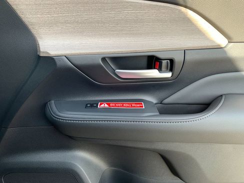 New 2026 Toyota Grand Highlander AWD Hybrid image 21