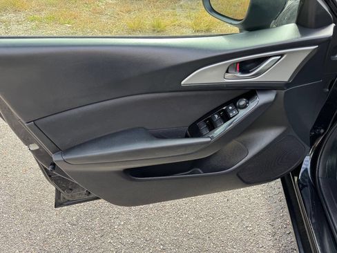 Used 2018 MAZDA MAZDA3 Sport image 40