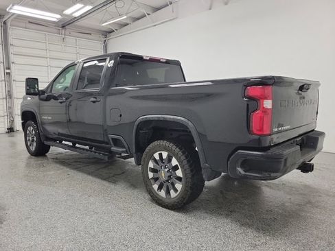 Used 2021 Chevrolet Silverado 2500 Custom w/ Custom Value Package AWD/4WD image 4