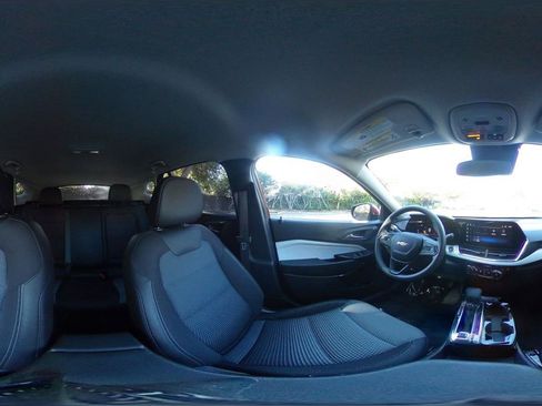 Used 2025 Chevrolet Trax LT image 40