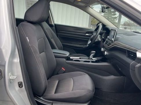 Used 2024 Nissan Altima 2.5 SV FWD image 32
