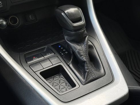 Used 2020 Toyota RAV4 XLE FWD image 32
