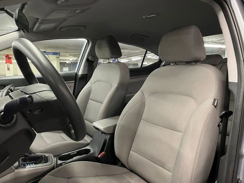 Used 2017 Hyundai Elantra SE image 14