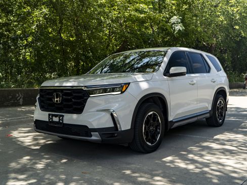 Used 2025 Honda Pilot EX-L image 5