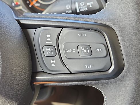 Certified 2025 Jeep Gladiator Rubicon w/ Safety Group image 27