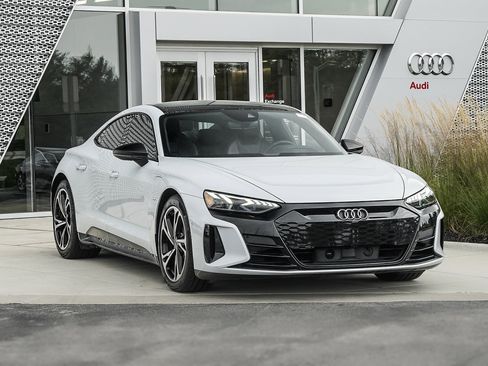 Used 2022 Audi e-tron GT Prestige w/ Prestige Package image 2