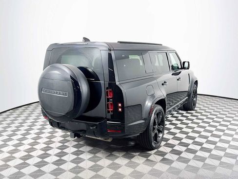 Used 2025 Land Rover Defender 130 X-Dynamic SE image 5