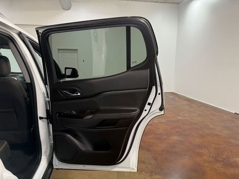 Used 2023 GMC Acadia AT4 image 65