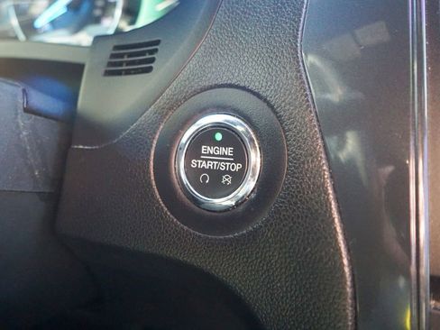 Used 2018 Ford Explorer XLT w/ Equipment Group 202A image 22