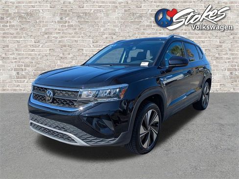 Certified 2024 Volkswagen Taos SE image 8