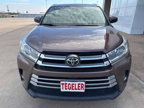 Used 2019 Toyota Highlander Limited image 2
