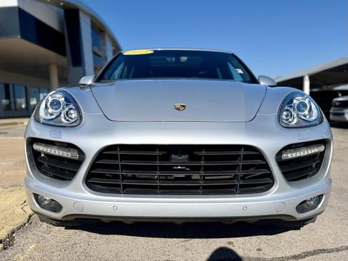 Used 2013 Porsche Cayenne Turbo image 2