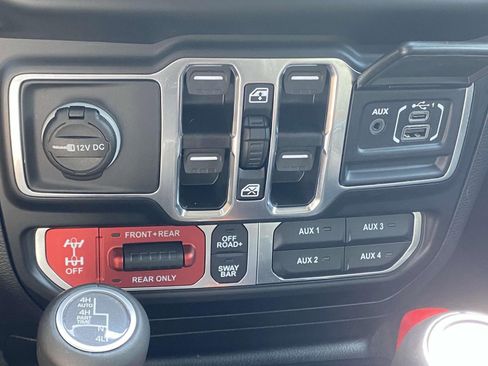 Used 2022 Jeep Wrangler Unlimited Rubicon w/ Trailer Tow Package image 32