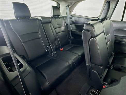 Used 2020 Honda Pilot Touring image 10