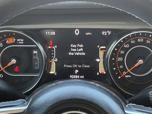 Used 2023 Jeep Wrangler Unlimited Sahara AWD/4WD image 15