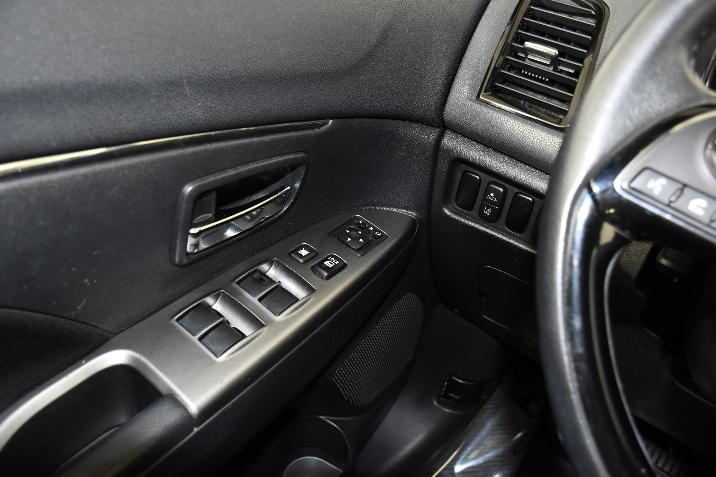 Used 2020 Mitsubishi Outlander Sport SE AWD/4WD image 33