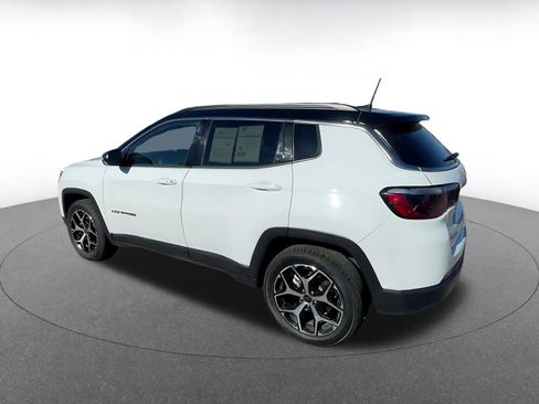 Used 2025 Jeep Compass Limited image 10