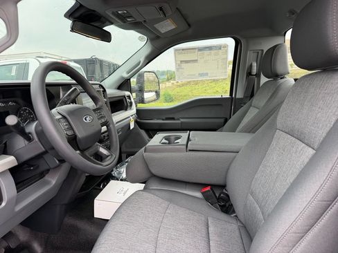 New 2026 Ford F550 4x4 Regular Cab Super Duty image 4