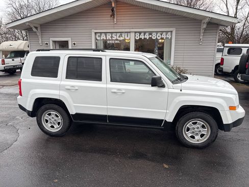 Used 2016 Jeep Patriot Sport w/ Power Value Group AWD/4WD image 2