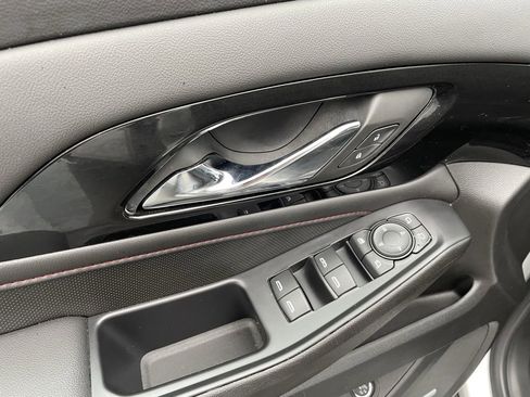 Used 2022 Chevrolet Traverse RS w/ LPO, Roadside Safety Package image 12