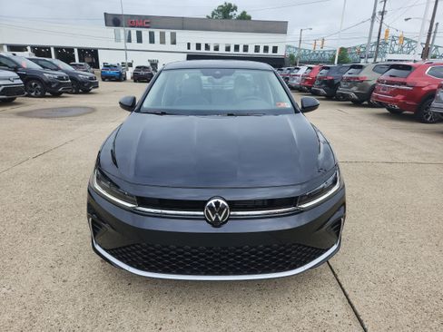 New 2025 Volkswagen Jetta SE image 8